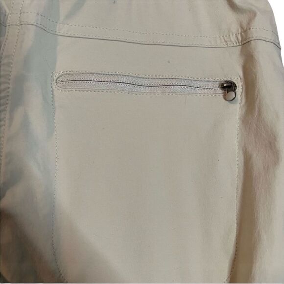 L.L.Bean light cream capri pants. - Picture 9 of 11